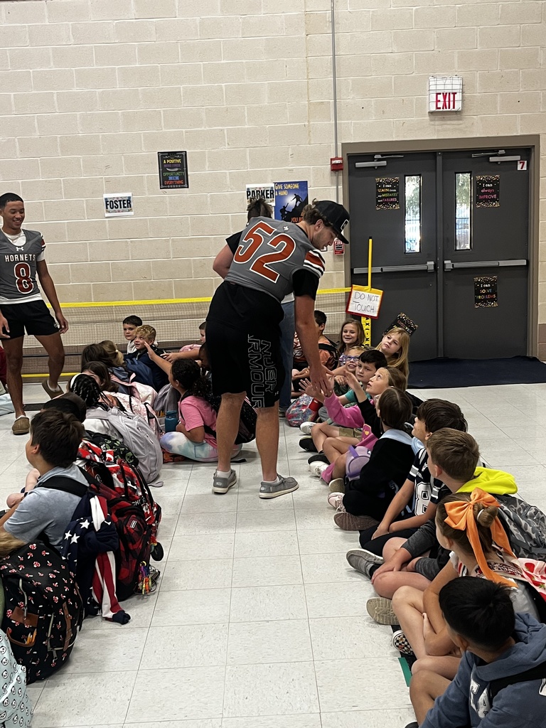 𝗪𝗵𝗮𝘁 𝗮 𝘄𝗮𝘆 𝘁𝗼 𝘀𝘁𝗮𝗿𝘁 𝘁𝗵𝗲 𝗱𝗮𝘆! 𝗢𝘂𝗿 𝗛𝗼𝗿𝗻𝗲𝘁 𝗮𝘁𝗵𝗹𝗲𝘁𝗲𝘀 𝗵𝗲𝗹𝗽𝗲𝗱 𝗸𝗶𝗰𝗸 𝗼𝗳𝗳 𝘁𝗵𝗲 𝗺𝗼𝗿𝗻𝗶𝗻𝗴 𝘄𝗶𝘁𝗵 𝘀𝗺𝗶𝗹𝗲𝘀 𝗮𝗻𝗱 𝗲𝗻𝗰𝗼𝘂𝗿𝗮𝗴𝗲𝗺𝗲𝗻𝘁.  🏈 Football players joined Intermediate students for morning drop-off and their “morning meetings.” 📣🏐 Cheerleaders and Volleyball players greeted Elementary students during drop-off.  Thank you, Hornets, for spreading school spirit and positivity to our younger students! ✨ #CaldwellProud #CaldwellISD