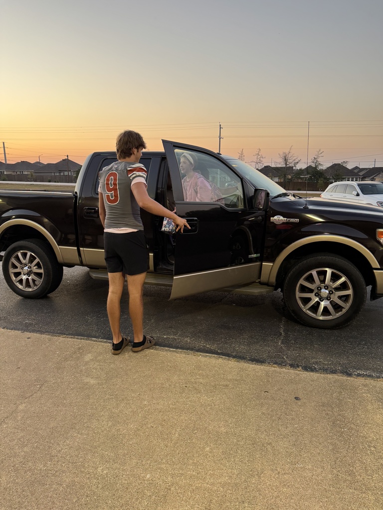 𝗪𝗵𝗮𝘁 𝗮 𝘄𝗮𝘆 𝘁𝗼 𝘀𝘁𝗮𝗿𝘁 𝘁𝗵𝗲 𝗱𝗮𝘆! 𝗢𝘂𝗿 𝗛𝗼𝗿𝗻𝗲𝘁 𝗮𝘁𝗵𝗹𝗲𝘁𝗲𝘀 𝗵𝗲𝗹𝗽𝗲𝗱 𝗸𝗶𝗰𝗸 𝗼𝗳𝗳 𝘁𝗵𝗲 𝗺𝗼𝗿𝗻𝗶𝗻𝗴 𝘄𝗶𝘁𝗵 𝘀𝗺𝗶𝗹𝗲𝘀 𝗮𝗻𝗱 𝗲𝗻𝗰𝗼𝘂𝗿𝗮𝗴𝗲𝗺𝗲𝗻𝘁.  🏈 Football players joined Intermediate students for morning drop-off and their “morning meetings.” 📣🏐 Cheerleaders and Volleyball players greeted Elementary students during drop-off.  Thank you, Hornets, for spreading school spirit and positivity to our younger students! ✨ #CaldwellProud #CaldwellISD