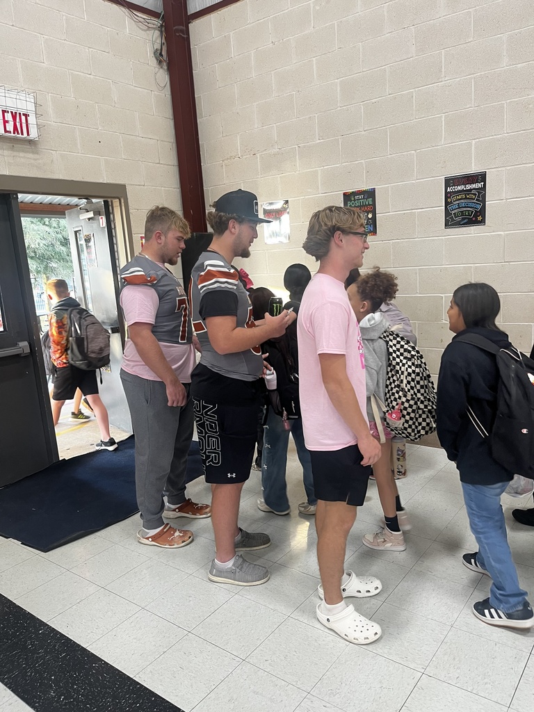 𝗪𝗵𝗮𝘁 𝗮 𝘄𝗮𝘆 𝘁𝗼 𝘀𝘁𝗮𝗿𝘁 𝘁𝗵𝗲 𝗱𝗮𝘆! 𝗢𝘂𝗿 𝗛𝗼𝗿𝗻𝗲𝘁 𝗮𝘁𝗵𝗹𝗲𝘁𝗲𝘀 𝗵𝗲𝗹𝗽𝗲𝗱 𝗸𝗶𝗰𝗸 𝗼𝗳𝗳 𝘁𝗵𝗲 𝗺𝗼𝗿𝗻𝗶𝗻𝗴 𝘄𝗶𝘁𝗵 𝘀𝗺𝗶𝗹𝗲𝘀 𝗮𝗻𝗱 𝗲𝗻𝗰𝗼𝘂𝗿𝗮𝗴𝗲𝗺𝗲𝗻𝘁.  🏈 Football players joined Intermediate students for morning drop-off and their “morning meetings.” 📣🏐 Cheerleaders and Volleyball players greeted Elementary students during drop-off.  Thank you, Hornets, for spreading school spirit and positivity to our younger students! ✨ #CaldwellProud #CaldwellISD