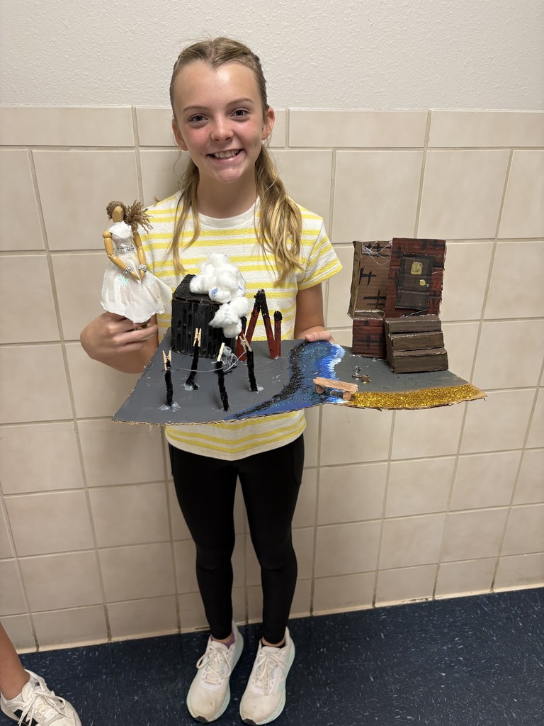 𝗕𝗶𝗴 𝗰𝗿𝗲𝗮𝘁𝗶𝘃𝗶𝘁𝘆 𝗼𝗻 𝗮 𝘀𝗺𝗮𝗹𝗹 𝘀𝗰𝗮𝗹𝗲! 🎭   CJH Theatre Arts students designed and built incredible scaled set models inspired by their class scripts. ✨ Their attention to detail and teamwork truly stole the show!