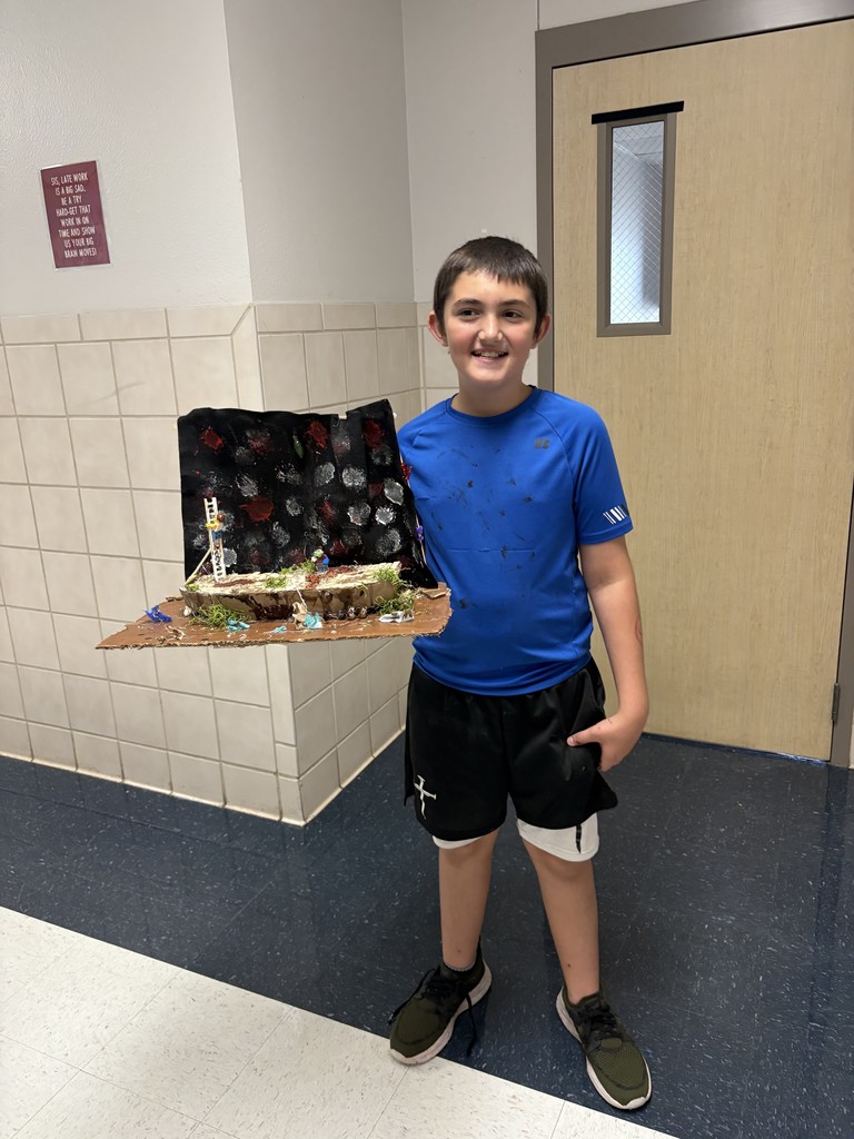 𝗕𝗶𝗴 𝗰𝗿𝗲𝗮𝘁𝗶𝘃𝗶𝘁𝘆 𝗼𝗻 𝗮 𝘀𝗺𝗮𝗹𝗹 𝘀𝗰𝗮𝗹𝗲! 🎭   CJH Theatre Arts students designed and built incredible scaled set models inspired by their class scripts. ✨ Their attention to detail and teamwork truly stole the show!