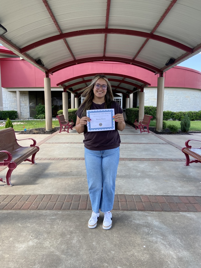 ๐ ๐๐จ๐ง๐ ๐ซ๐๐ญ๐ฎ๐ฅ๐๐ญ๐ข๐จ๐ง๐ฌ, ๐๐ข๐ซ๐๐ง๐๐ ๐๐จ๐ฅ๐๐ฌ๐๐ค! ๐ Caldwell High School senior, ๐ ๐ถ๐ฟ๐ฎ๐ป๐ฑ๐ฎ ๐ฃ๐ผ๐น๐ฎ๐๐ฒ๐ธ, has been recognized as the ๐๐๐ฟ๐น๐ฒ๐๐ผ๐ป ๐๐ผ๐๐ป๐๐ ๐๐ถ๐ผ๐ป๐ ๐๐น๐๐ฏ ๐พ๐๐ ๐๐ฉ๐ช๐๐๐ฃ๐ฉ ๐ค๐ ๐ฉ๐๐ ๐๐ค๐ฃ๐ฉ๐ for her outstanding achievements in ๐๐ถ๐ด๐ถ๐๐ฎ๐น ๐ ๐ฒ๐ฑ๐ถ๐ฎ! ๐งก๐ค Weโre proud of Miranda for her creativity, dedication, and excellence in representing Caldwell ISD! #CaldwellProud #CaldwellISD