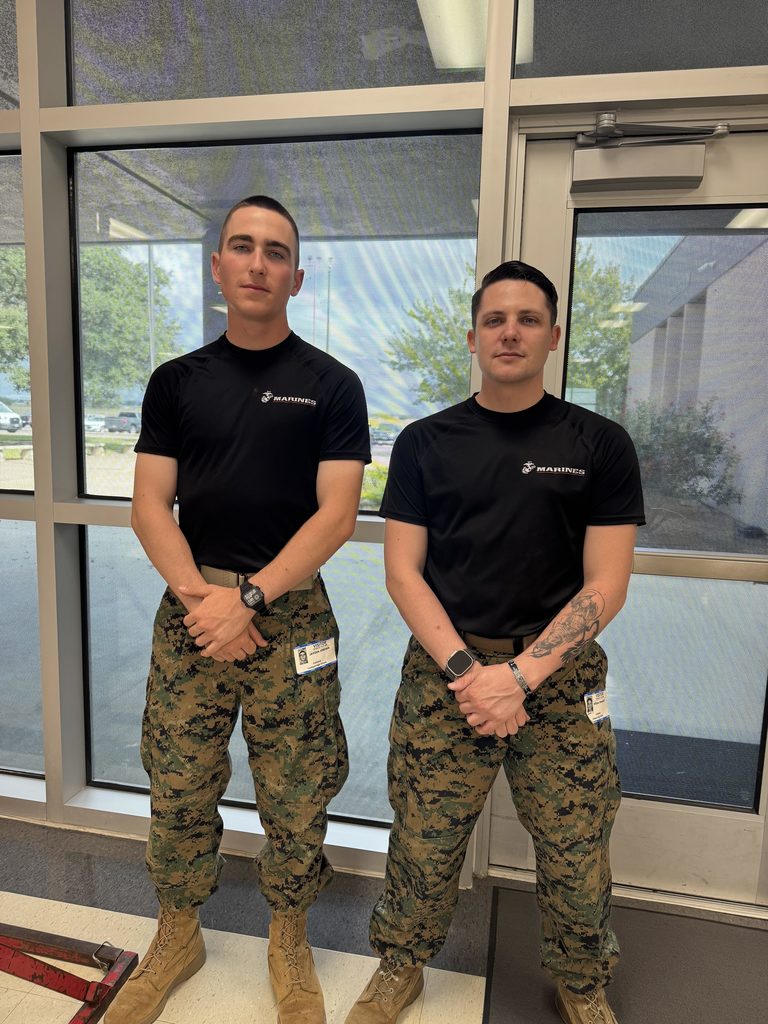 ๐ช ๐๐ฎ๐น๐ฑ๐๐ฒ๐น๐น ๐ฃ๐ฟ๐ถ๐ฑ๐ฒ ๐ถ๐ป ๐๐ฐ๐๐ถ๐ผ๐ป! Jayden Jordan, Class of 2025, stopped by CHS today alongside our local Marine recruiter. Jayden is home on leave after successfully completing Marine boot camp! He and the recruiter challenged students to test their strength with some pull-upsโand our Hornets were up for the challenge! Welcome home, Jayden, and thank you for your service! ๐บ๐ธ #CaldwellProud #CaldwellISD