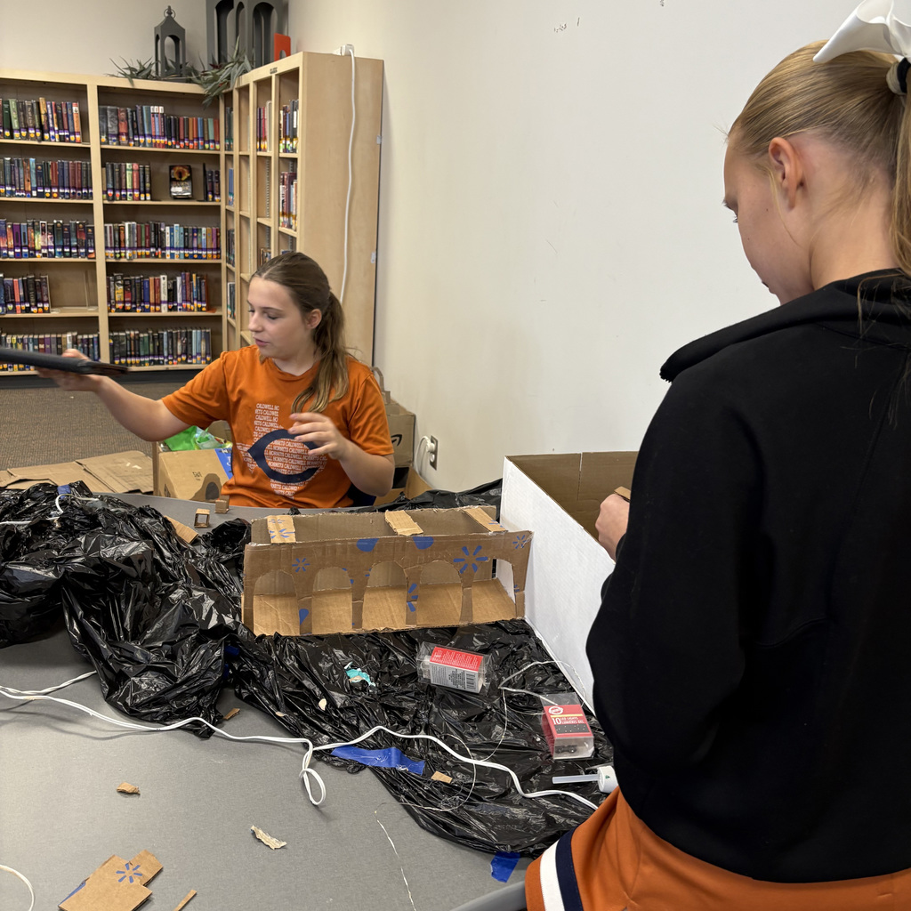 ๐๏ธ ๐ฆ๐ฒ๐๐ฒ๐ป๐๐ต ๐ด๐ฟ๐ฎ๐ฑ๐ฒ๐ฟ๐ ๐ฎ๐ฟ๐ฒ ๐ฏ๐ฟ๐ถ๐ป๐ด๐ถ๐ป๐ด ๐ต๐ถ๐๐๐ผ๐ฟ๐ ๐๐ผ ๐น๐ถ๐ณ๐ฒ! Students created 3D models of Spanish missions to explore the influence of Spanish culture in Texas and its lasting legacy. #CaldwellProud #CaldwellISD