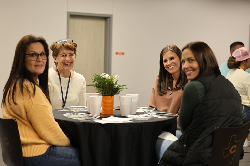 𝗙𝗿𝗼𝗺 𝘁𝗵𝗲 𝗖𝗛𝗦 𝗞𝗶𝘁𝗰𝗵𝗲𝗻: 𝗜𝘀𝗹𝗮𝗻𝗱 𝗜𝗻𝘀𝗽𝗶𝗿𝗮𝘁𝗶𝗼𝗻! 🌴 Chef Lacey’s Advanced Culinary students served up a tropical treat today — Caribbean coleslaw, jerk chicken with yellow rice, and mango cheesecake! 🍽️ #CaldwellProud #CaldwellISD