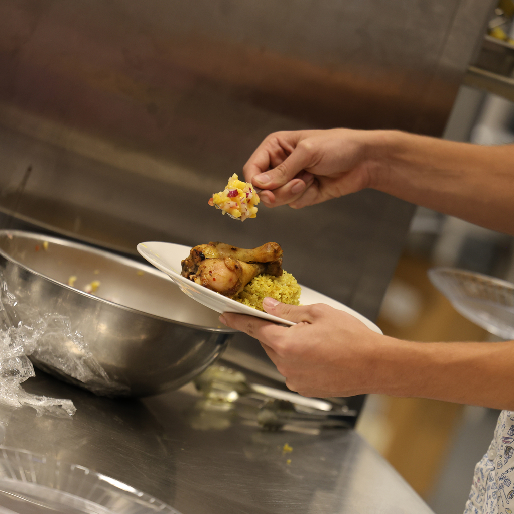 𝗙𝗿𝗼𝗺 𝘁𝗵𝗲 𝗖𝗛𝗦 𝗞𝗶𝘁𝗰𝗵𝗲𝗻: 𝗜𝘀𝗹𝗮𝗻𝗱 𝗜𝗻𝘀𝗽𝗶𝗿𝗮𝘁𝗶𝗼𝗻! 🌴 Chef Lacey’s Advanced Culinary students served up a tropical treat today — Caribbean coleslaw, jerk chicken with yellow rice, and mango cheesecake! 🍽️ #CaldwellProud #CaldwellISD