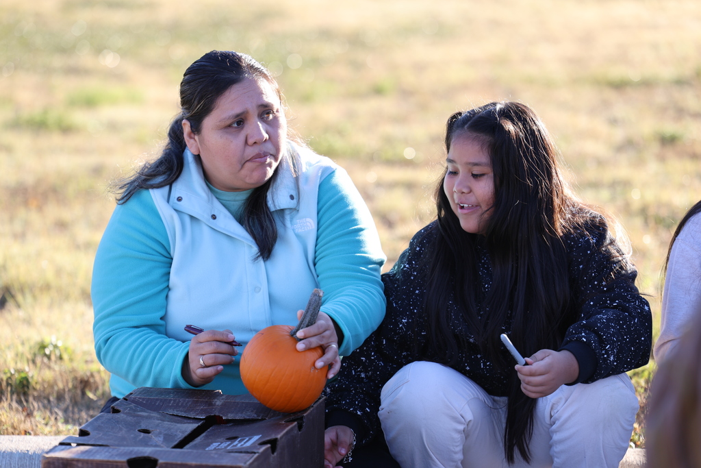 🎃 𝗣𝗮𝗿𝗲𝗻𝘁𝘀 & 𝗣𝘂𝗺𝗽𝗸𝗶𝗻𝘀 𝗮𝘁 𝗖𝗮𝗹𝗱𝘄𝗲𝗹𝗹 𝗘𝗹𝗲𝗺𝗲𝗻𝘁𝗮𝗿𝘆!  Our 2nd graders and their families had a fun-filled morning decorating pumpkins together during today’s 𝗣𝗮𝗿𝗲𝗻𝘁𝘀 & 𝗣𝘂𝗺𝗽𝗸𝗶𝗻𝘀 family engagement event! 🍂 We love seeing our families and students learning, laughing, and creating memories together. #CaldwellProud #CladwellISD