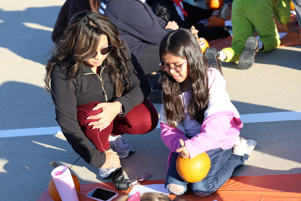 🎃 𝗣𝗮𝗿𝗲𝗻𝘁𝘀 & 𝗣𝘂𝗺𝗽𝗸𝗶𝗻𝘀 𝗮𝘁 𝗖𝗮𝗹𝗱𝘄𝗲𝗹𝗹 𝗘𝗹𝗲𝗺𝗲𝗻𝘁𝗮𝗿𝘆!  Our 2nd graders and their families had a fun-filled morning decorating pumpkins together during today’s 𝗣𝗮𝗿𝗲𝗻𝘁𝘀 & 𝗣𝘂𝗺𝗽𝗸𝗶𝗻𝘀 family engagement event! 🍂 We love seeing our families and students learning, laughing, and creating memories together. #CaldwellProud #CladwellISD