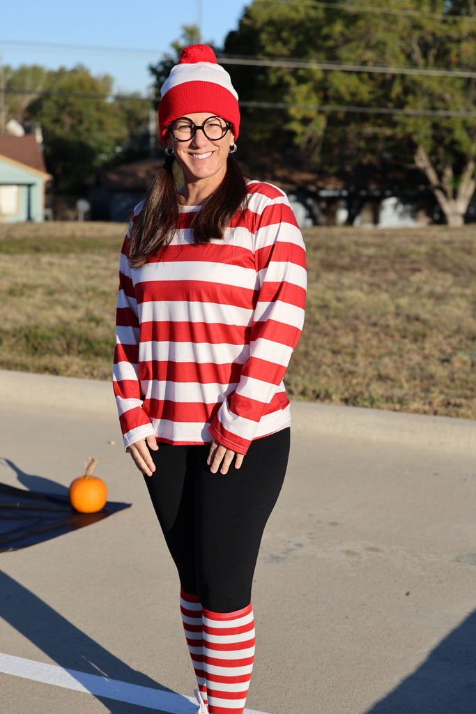 🎃 𝗣𝗮𝗿𝗲𝗻𝘁𝘀 & 𝗣𝘂𝗺𝗽𝗸𝗶𝗻𝘀 𝗮𝘁 𝗖𝗮𝗹𝗱𝘄𝗲𝗹𝗹 𝗘𝗹𝗲𝗺𝗲𝗻𝘁𝗮𝗿𝘆!  Our 2nd graders and their families had a fun-filled morning decorating pumpkins together during today’s 𝗣𝗮𝗿𝗲𝗻𝘁𝘀 & 𝗣𝘂𝗺𝗽𝗸𝗶𝗻𝘀 family engagement event! 🍂 We love seeing our families and students learning, laughing, and creating memories together. #CaldwellProud #CladwellISD