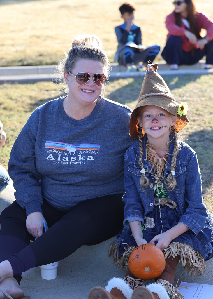 🎃 𝗣𝗮𝗿𝗲𝗻𝘁𝘀 & 𝗣𝘂𝗺𝗽𝗸𝗶𝗻𝘀 𝗮𝘁 𝗖𝗮𝗹𝗱𝘄𝗲𝗹𝗹 𝗘𝗹𝗲𝗺𝗲𝗻𝘁𝗮𝗿𝘆!  Our 2nd graders and their families had a fun-filled morning decorating pumpkins together during today’s 𝗣𝗮𝗿𝗲𝗻𝘁𝘀 & 𝗣𝘂𝗺𝗽𝗸𝗶𝗻𝘀 family engagement event! 🍂 We love seeing our families and students learning, laughing, and creating memories together. #CaldwellProud #CladwellISD