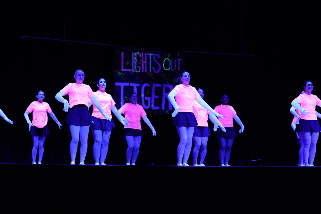 𝗚𝗹𝗼𝘄 𝘀𝘁𝗶𝗰𝗸𝘀, 𝘀𝗰𝗵𝗼𝗼𝗹 𝘀𝗽𝗶𝗿𝗶𝘁, 𝗮𝗻𝗱 𝗛𝗼𝗿𝗻𝗲𝘁 𝗽𝗿𝗶𝗱𝗲! 🧡 Our Black Light Pep Rally was the perfect way to fire up the crowd! #CaldwellISD #CaldwellProud