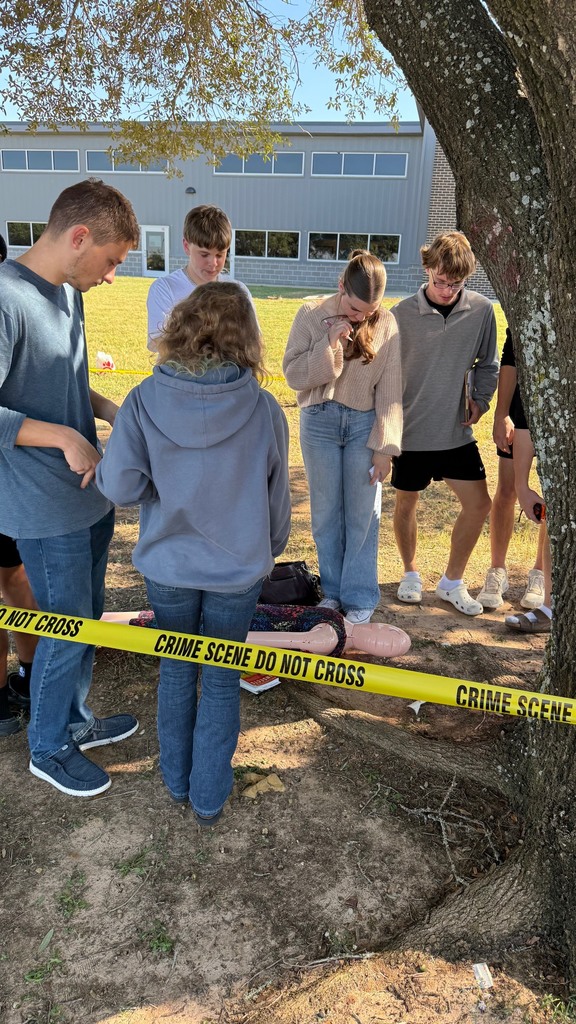 🔎 𝐇𝐚𝐧𝐝𝐬-𝐎𝐧 𝐋𝐞𝐚𝐫𝐧𝐢𝐧𝐠 𝐢𝐧 𝐅𝐨𝐫𝐞𝐧𝐬𝐢𝐜 𝐒𝐜𝐢𝐞𝐧𝐜𝐞! Our CHS Forensic Science students spent some time investigating a 𝗺𝗼𝗰𝗸 𝗰𝗿𝗶𝗺𝗲 𝘀𝗰𝗲𝗻𝗲, analyzing suspects, interviewing witnesses, and examining evidence to solve the case. A great real-world lesson in critical thinking and problem-solving!  #CaldwellProud #CaldwellISD