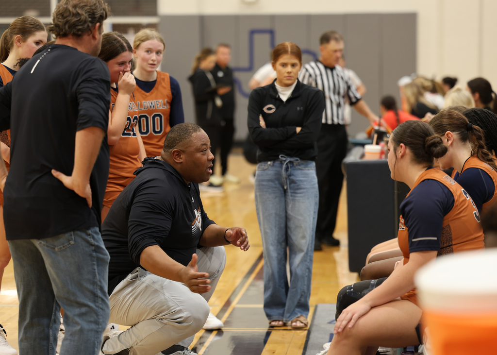Our 𝗟𝗮𝗱𝘆 𝗛𝗼𝗿𝗻𝗲𝘁𝘀 hit the court today as we kicked off our home basketball tournament! Proud of their hustle and teamwork — good luck the rest of the weekend! 🏀 #CaldwellProud #CaldwellISD