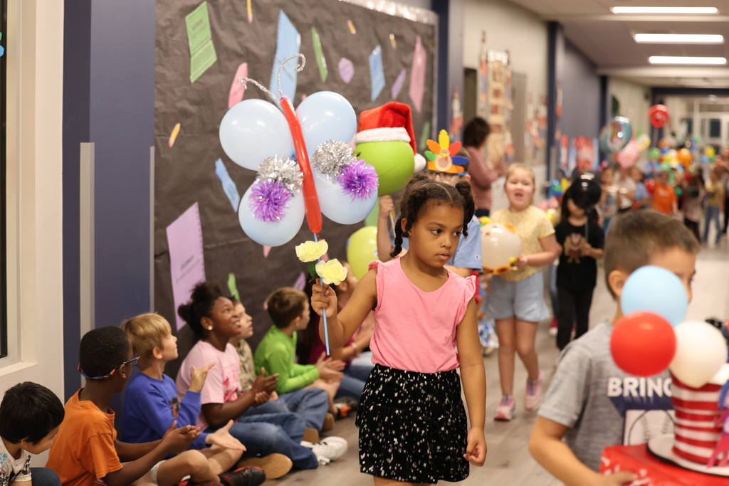 ✨ 𝘽𝙖𝙡𝙡𝙤𝙤𝙣𝙨 𝙊𝙫𝙚𝙧 𝘾𝙀𝙎! 🎈 Our Kindergarteners brought their favorite book characters to life today with the sweetest balloon creations — then paraded through the halls to show them off! Our littlest learners sure know how to make a school day magical. 💛 #CaldwellProud #CaldwellISD