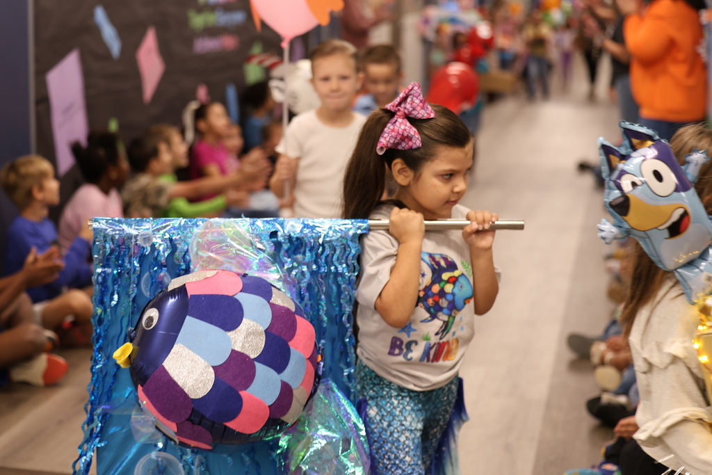 ✨ 𝘽𝙖𝙡𝙡𝙤𝙤𝙣𝙨 𝙊𝙫𝙚𝙧 𝘾𝙀𝙎! 🎈 Our Kindergarteners brought their favorite book characters to life today with the sweetest balloon creations — then paraded through the halls to show them off! Our littlest learners sure know how to make a school day magical. 💛 #CaldwellProud #CaldwellISD