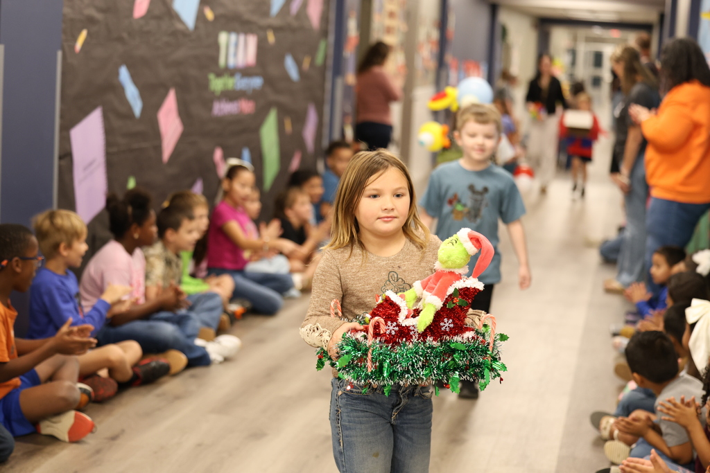 ✨ 𝘽𝙖𝙡𝙡𝙤𝙤𝙣𝙨 𝙊𝙫𝙚𝙧 𝘾𝙀𝙎! 🎈 Our Kindergarteners brought their favorite book characters to life today with the sweetest balloon creations — then paraded through the halls to show them off! Our littlest learners sure know how to make a school day magical. 💛 #CaldwellProud #CaldwellISD