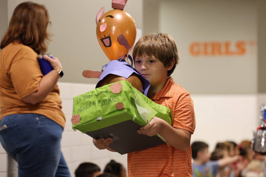 ✨ 𝘽𝙖𝙡𝙡𝙤𝙤𝙣𝙨 𝙊𝙫𝙚𝙧 𝘾𝙀𝙎! 🎈 Our Kindergarteners brought their favorite book characters to life today with the sweetest balloon creations — then paraded through the halls to show them off! Our littlest learners sure know how to make a school day magical. 💛 #CaldwellProud #CaldwellISD