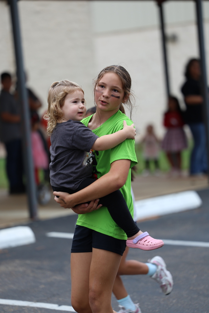 🦃 𝗧𝘂𝗿𝗸𝗲𝘆 𝗧𝗿𝗼𝘁 𝗙𝘂𝗻 𝗮𝘁 𝗖𝗜𝗦! Our Intermediate Hornets—and their parents—hit the trail today for the 𝗮𝗻𝗻𝘂𝗮𝗹 𝗧𝘂𝗿𝗸𝗲𝘆 𝗧𝗿𝗼𝘁! Lots of smiles, lots of steps, and of course… a special appearance by our very own “teacher turkeys”! #CaldwellProud #CaldwellISD
