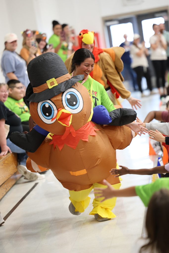 🦃 𝗧𝘂𝗿𝗸𝗲𝘆 𝗧𝗿𝗼𝘁 𝗙𝘂𝗻 𝗮𝘁 𝗖𝗜𝗦! Our Intermediate Hornets—and their parents—hit the trail today for the 𝗮𝗻𝗻𝘂𝗮𝗹 𝗧𝘂𝗿𝗸𝗲𝘆 𝗧𝗿𝗼𝘁! Lots of smiles, lots of steps, and of course… a special appearance by our very own “teacher turkeys”! #CaldwellProud #CaldwellISD