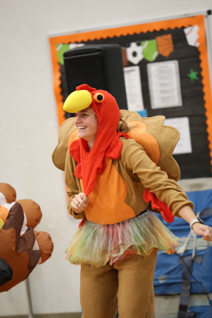 🦃 𝗧𝘂𝗿𝗸𝗲𝘆 𝗧𝗿𝗼𝘁 𝗙𝘂𝗻 𝗮𝘁 𝗖𝗜𝗦! Our Intermediate Hornets—and their parents—hit the trail today for the 𝗮𝗻𝗻𝘂𝗮𝗹 𝗧𝘂𝗿𝗸𝗲𝘆 𝗧𝗿𝗼𝘁! Lots of smiles, lots of steps, and of course… a special appearance by our very own “teacher turkeys”! #CaldwellProud #CaldwellISD