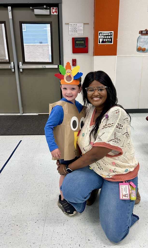 𝐆𝐢𝐛𝐛𝐥𝐞 𝐆𝐨𝐛𝐛𝐥𝐞 𝐆𝐚𝐭𝐡𝐞𝐫 𝐓𝐢𝐦𝐞! 🦃🎨 Our Pre-K students kicked off the morning with crafts, songs, and lots of smiles as families joined us for this special Thanksgiving tradition. What a precious way to celebrate together! #CaldwellProud #CaldwellISD