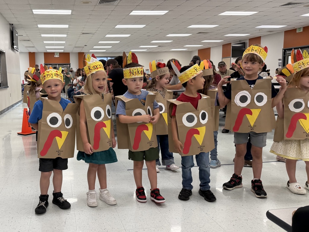 𝐆𝐢𝐛𝐛𝐥𝐞 𝐆𝐨𝐛𝐛𝐥𝐞 𝐆𝐚𝐭𝐡𝐞𝐫 𝐓𝐢𝐦𝐞! 🦃🎨 Our Pre-K students kicked off the morning with crafts, songs, and lots of smiles as families joined us for this special Thanksgiving tradition. What a precious way to celebrate together! #CaldwellProud #CaldwellISD