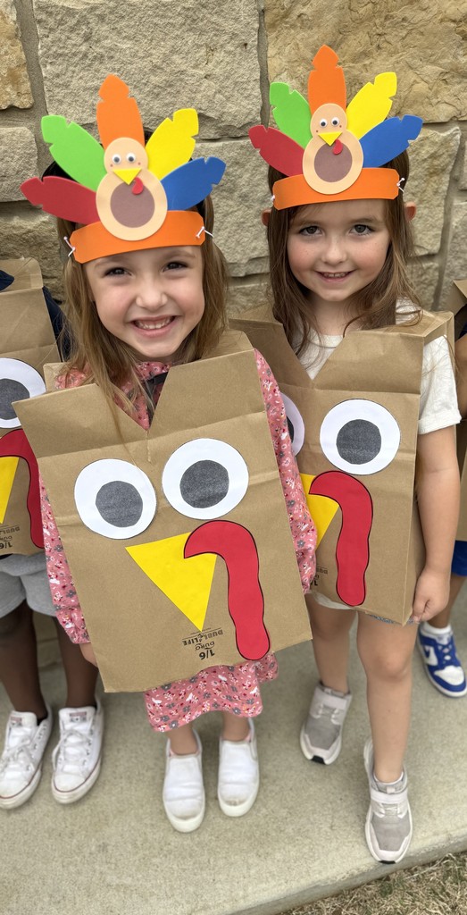 𝐆𝐢𝐛𝐛𝐥𝐞 𝐆𝐨𝐛𝐛𝐥𝐞 𝐆𝐚𝐭𝐡𝐞𝐫 𝐓𝐢𝐦𝐞! 🦃🎨 Our Pre-K students kicked off the morning with crafts, songs, and lots of smiles as families joined us for this special Thanksgiving tradition. What a precious way to celebrate together! #CaldwellProud #CaldwellISD