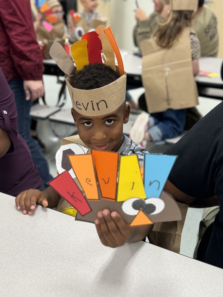𝐆𝐢𝐛𝐛𝐥𝐞 𝐆𝐨𝐛𝐛𝐥𝐞 𝐆𝐚𝐭𝐡𝐞𝐫 𝐓𝐢𝐦𝐞! 🦃🎨 Our Pre-K students kicked off the morning with crafts, songs, and lots of smiles as families joined us for this special Thanksgiving tradition. What a precious way to celebrate together! #CaldwellProud #CaldwellISD