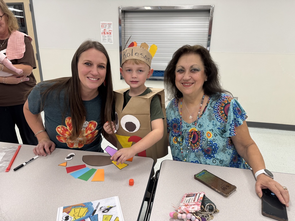 𝐆𝐢𝐛𝐛𝐥𝐞 𝐆𝐨𝐛𝐛𝐥𝐞 𝐆𝐚𝐭𝐡𝐞𝐫 𝐓𝐢𝐦𝐞! 🦃🎨 Our Pre-K students kicked off the morning with crafts, songs, and lots of smiles as families joined us for this special Thanksgiving tradition. What a precious way to celebrate together! #CaldwellProud #CaldwellISD