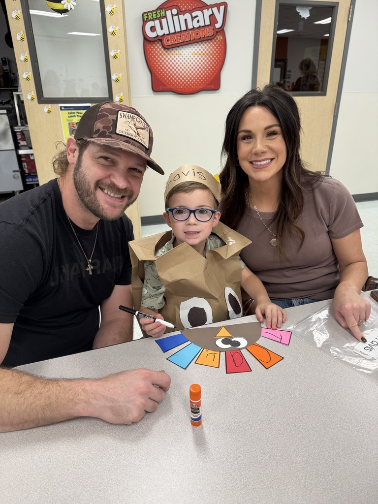 𝐆𝐢𝐛𝐛𝐥𝐞 𝐆𝐨𝐛𝐛𝐥𝐞 𝐆𝐚𝐭𝐡𝐞𝐫 𝐓𝐢𝐦𝐞! 🦃🎨 Our Pre-K students kicked off the morning with crafts, songs, and lots of smiles as families joined us for this special Thanksgiving tradition. What a precious way to celebrate together! #CaldwellProud #CaldwellISD