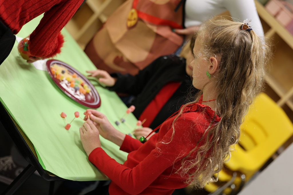 𝐇o𝐥i𝐝a𝐲 𝐅u𝐧 𝐰i𝐭h O𝐮r 4𝐭h G𝐫a𝐝e H𝐨r𝐧e𝐭s!