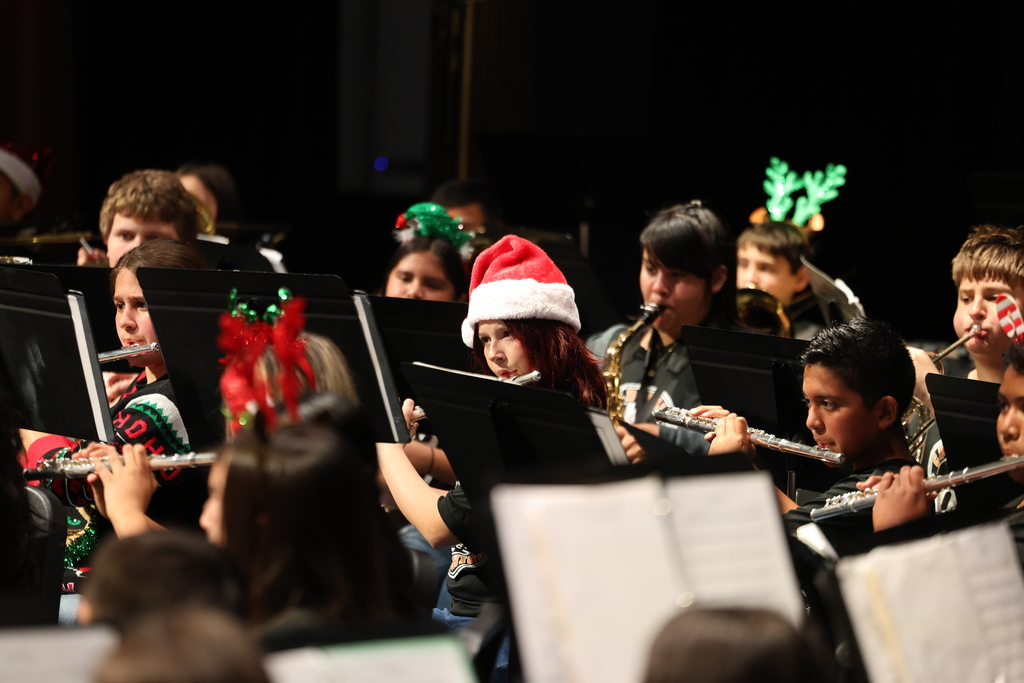 Our Beginner Band made their big debut last night—and with over 𝟴𝟬 𝗺𝘂𝘀𝗶𝗰𝗶𝗮𝗻𝘀, they proved that the future of Caldwell Band is L𝐎U𝐃 and B𝐑I𝐆H𝐓! 🎶😂 So proud of these talented beginners and their amazing first performance! #CaldwellProud #CaldwellISD