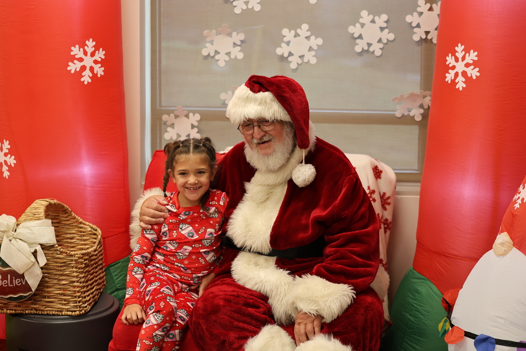 Guess who came to school today? 🎅✨ Santa visited our elementary campus, taking photos with students and checking in on their Christmas lists. A fun and festive way to spread some holiday cheer! #CaldwellProud #CaldwellISD