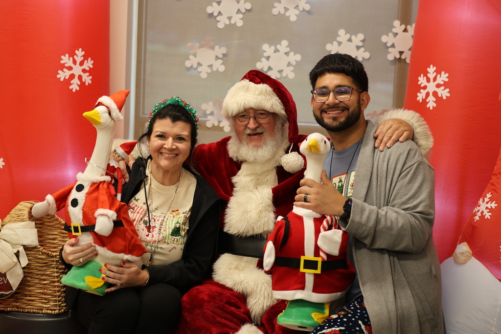 Guess who came to school today? 🎅✨ Santa visited our elementary campus, taking photos with students and checking in on their Christmas lists. A fun and festive way to spread some holiday cheer! #CaldwellProud #CaldwellISD