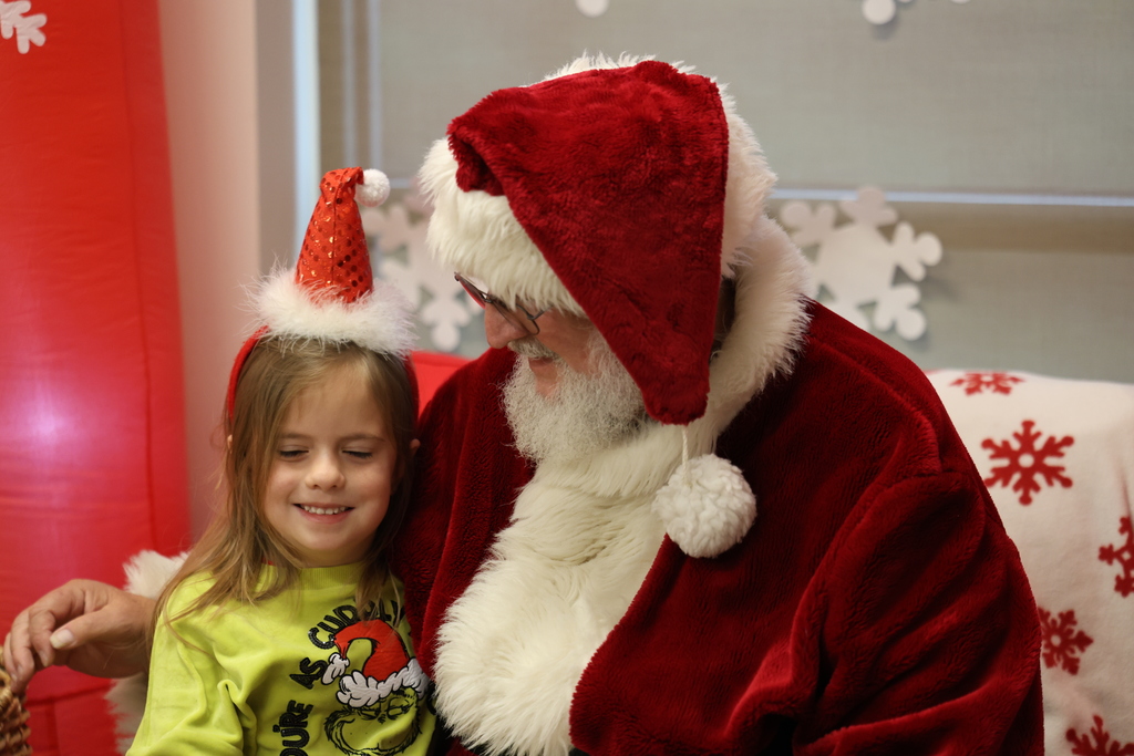 Guess who came to school today? 🎅✨ Santa visited our elementary campus, taking photos with students and checking in on their Christmas lists. A fun and festive way to spread some holiday cheer! #CaldwellProud #CaldwellISD