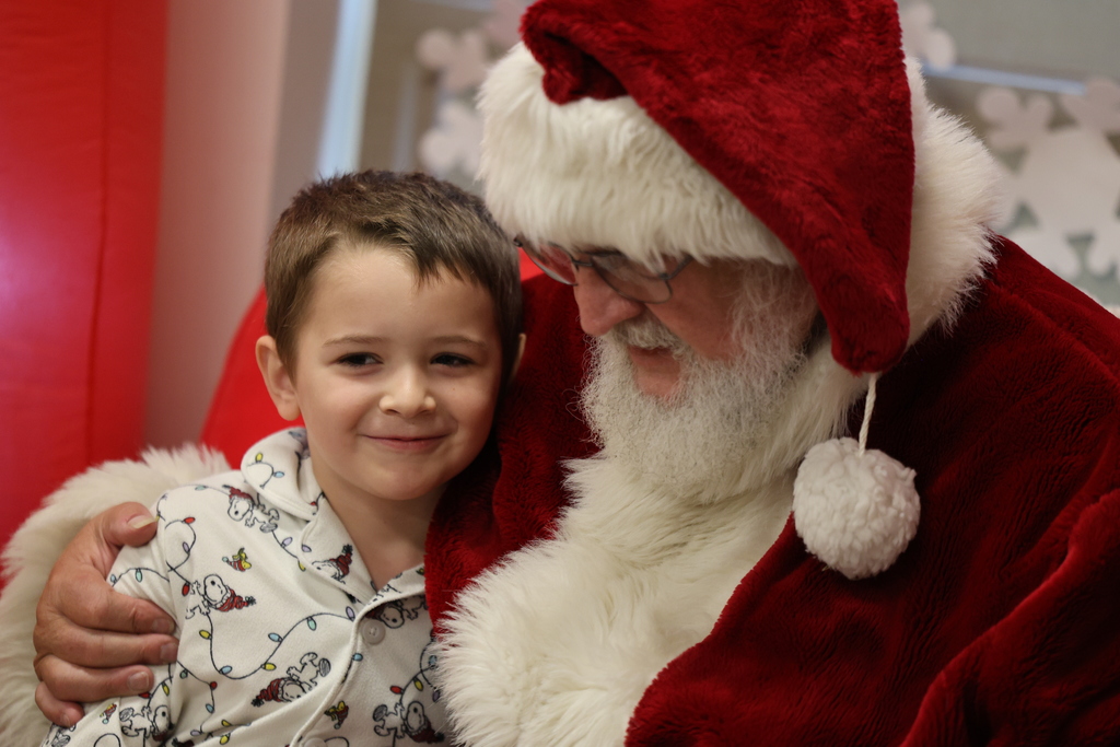 Guess who came to school today? 🎅✨ Santa visited our elementary campus, taking photos with students and checking in on their Christmas lists. A fun and festive way to spread some holiday cheer! #CaldwellProud #CaldwellISD