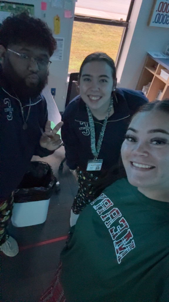 ’Twas the day before break, and pajamas filled the halls across the district! 🎄😂 These snapshots come from our Intermediate campus during today’s “𝐓𝐡𝐞 𝐍𝐢𝐠𝐡𝐭 𝐁𝐞𝐟𝐨𝐫𝐞 𝐂𝐡𝐫𝐢𝐬𝐭𝐦𝐚𝐬” 𝐏𝐉 𝐃𝐚𝐲. #CaldwellProud #CaldwellISD