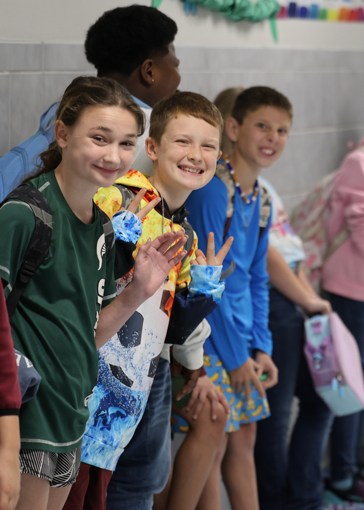 𝗪𝗘𝗟𝗖𝗢𝗠𝗘 𝗕𝗔𝗖𝗞, 𝗛𝗢𝗥𝗡𝗘𝗧𝗦! 🧡✨ Refreshed and recharged! Today, Caldwell ISD welcomed back students for the second semester of classes. #CaldwellProud #CaldwellISD