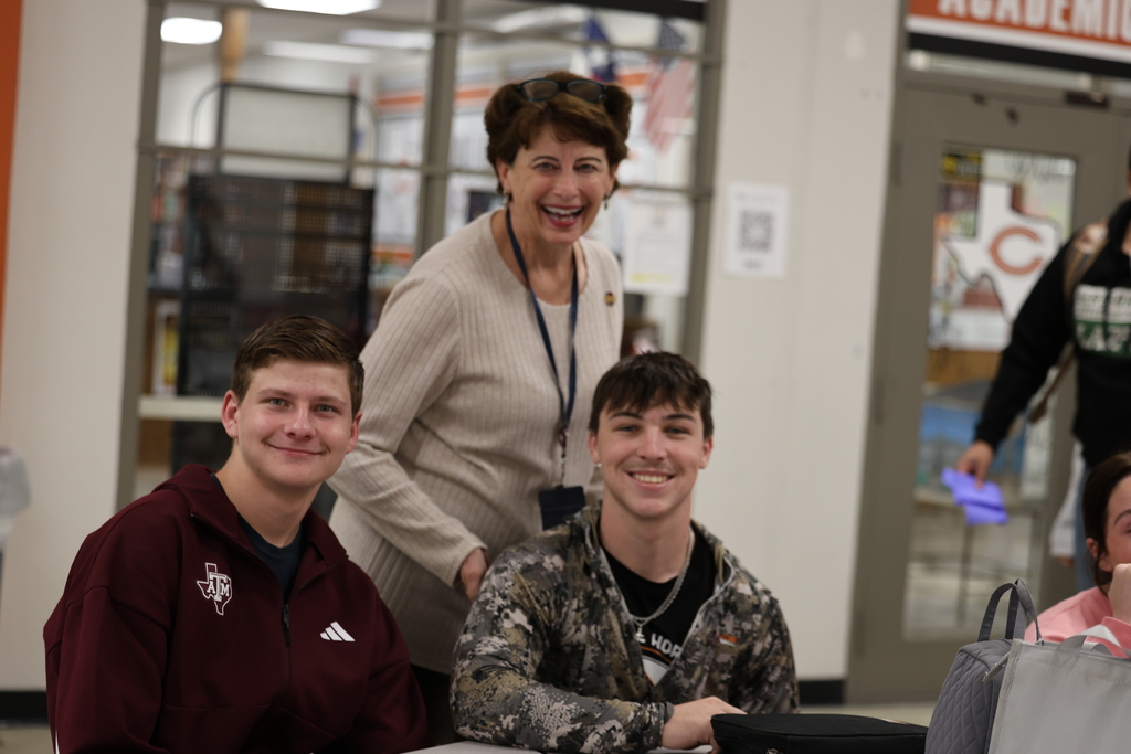 𝗪𝗘𝗟𝗖𝗢𝗠𝗘 𝗕𝗔𝗖𝗞, 𝗛𝗢𝗥𝗡𝗘𝗧𝗦! 🧡✨ Refreshed and recharged! Today, Caldwell ISD welcomed back students for the second semester of classes. #CaldwellProud #CaldwellISD