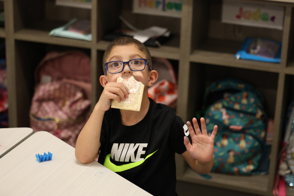 🎉 𝐏𝐨𝐩𝐩𝐢𝐧’ 𝐢𝐧𝐭𝐨 𝐭𝐡𝐞 𝐍𝐞𝐰 𝐘𝐞𝐚𝐫 𝐰𝐢𝐭𝐡 𝐛𝐢𝐠 𝐠𝐨𝐚𝐥𝐬! 🎉 Mrs. McNair’s kindergarteners shared their New Year goals and enjoyed a Pop-Tart while dreaming about what 2026 will bring. We love starting the year with smiles and sweet moments!  #CaldwellProud #CaldwellISD