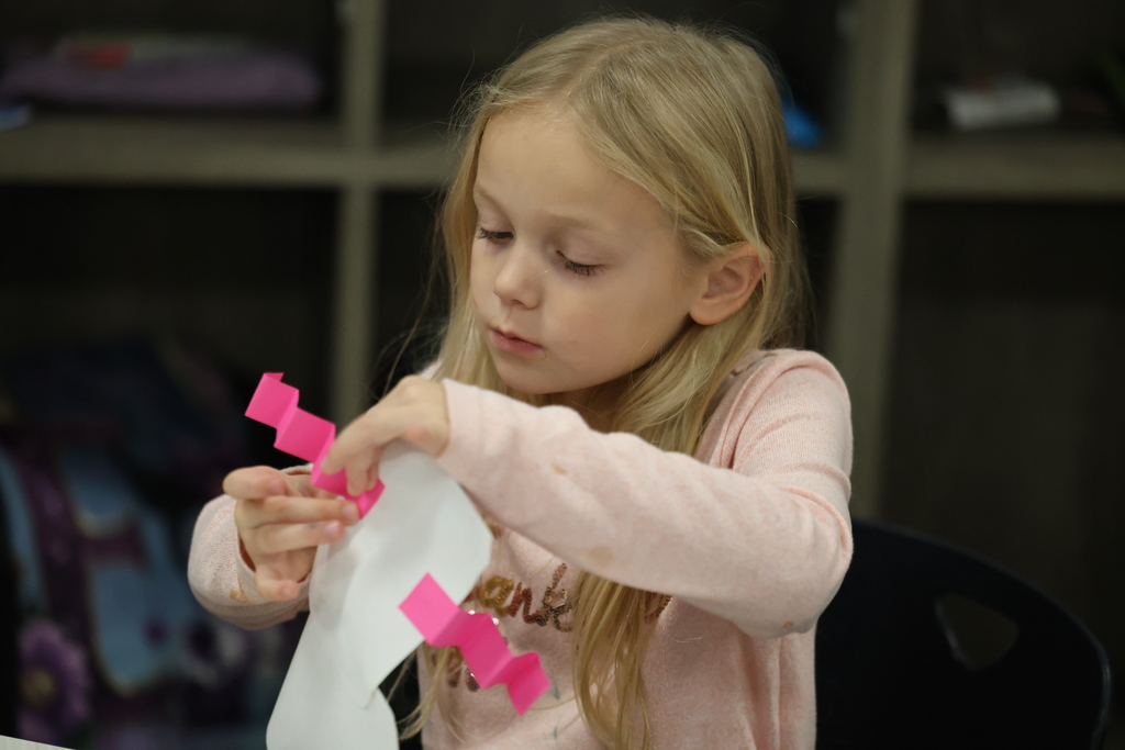 🎉 𝐏𝐨𝐩𝐩𝐢𝐧’ 𝐢𝐧𝐭𝐨 𝐭𝐡𝐞 𝐍𝐞𝐰 𝐘𝐞𝐚𝐫 𝐰𝐢𝐭𝐡 𝐛𝐢𝐠 𝐠𝐨𝐚𝐥𝐬! 🎉 Mrs. McNair’s kindergarteners shared their New Year goals and enjoyed a Pop-Tart while dreaming about what 2026 will bring. We love starting the year with smiles and sweet moments!  #CaldwellProud #CaldwellISD