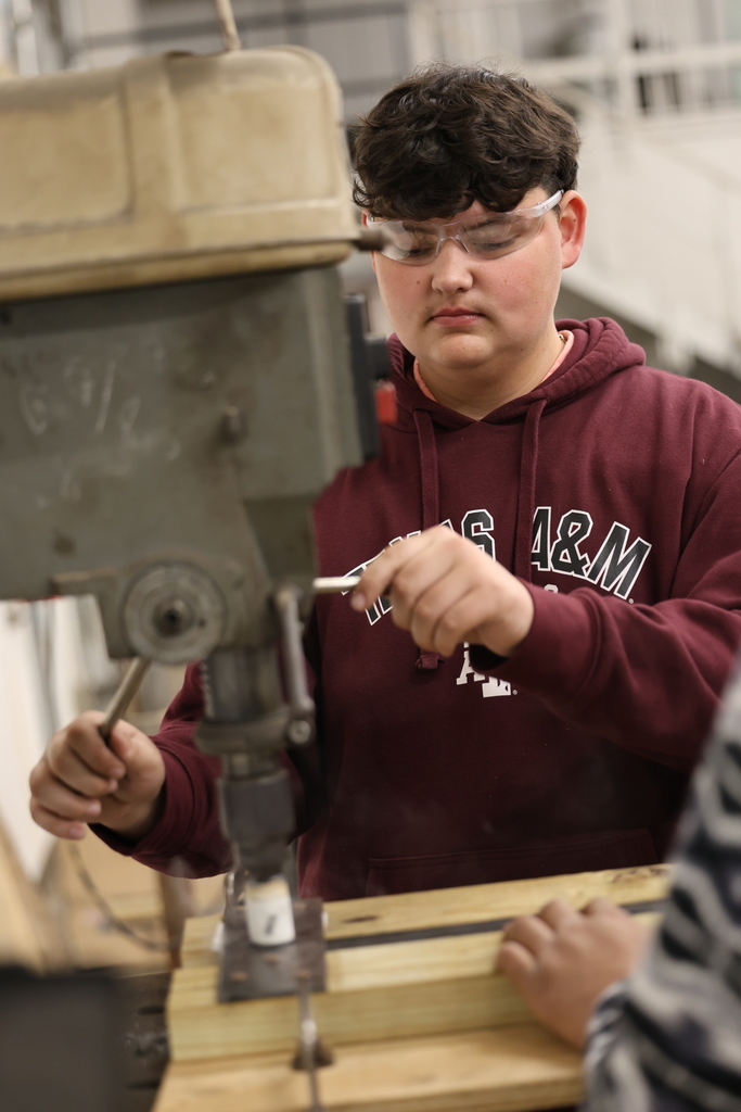 𝐇𝐚𝐧𝐝𝐬-𝐨𝐧 𝐥𝐞𝐚𝐫𝐧𝐢𝐧𝐠 𝐢𝐧 𝐚𝐜𝐭𝐢𝐨𝐧. 🔧🔥  Today in the ag shop, students were building skills through welding, precision work, and problem-solving—preparing for real-world careers 𝙤𝙣𝙚 𝙥𝙧𝙤𝙟𝙚𝙘𝙩 𝙖𝙩 𝙖 𝙩𝙞𝙢𝙚. #CaldwellProud #CaldwellISD
