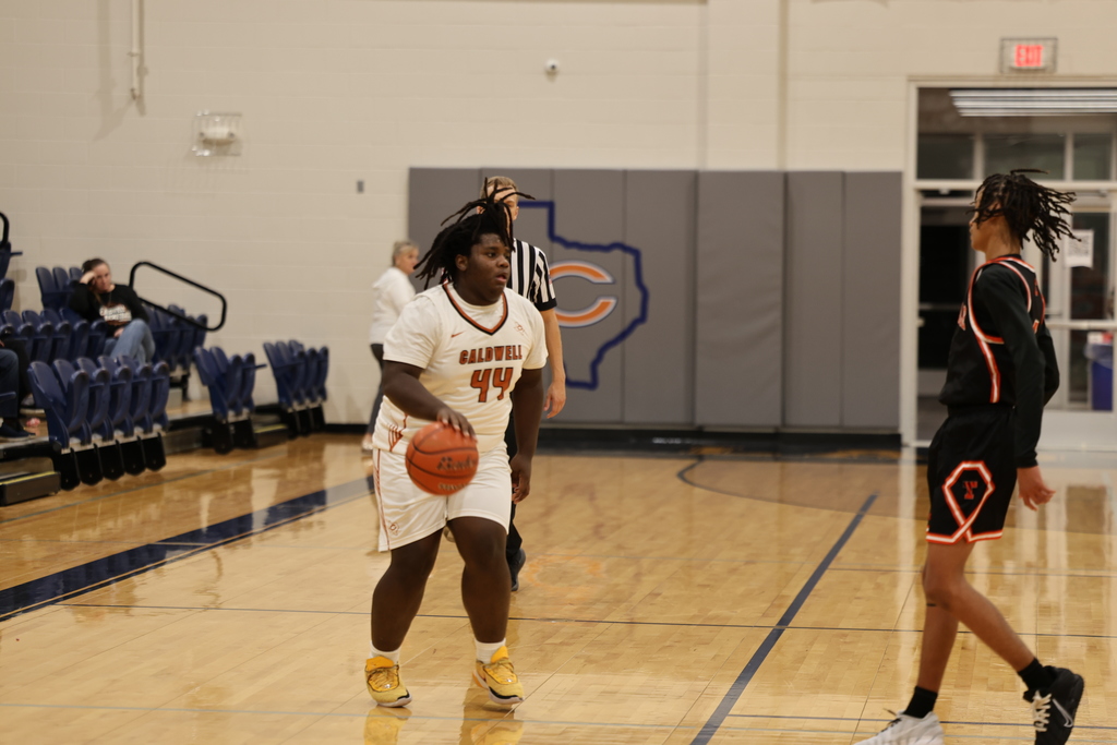 🚨 𝐃𝐈𝐒𝐓𝐑𝐈𝐂𝐓 𝐖𝐈𝐍 🚨 Caldwell Boys Basketball picks up their first district win with a 68–24 victory over Smithville. 🧡🏀 #CaldwellProud #CaldwellISD