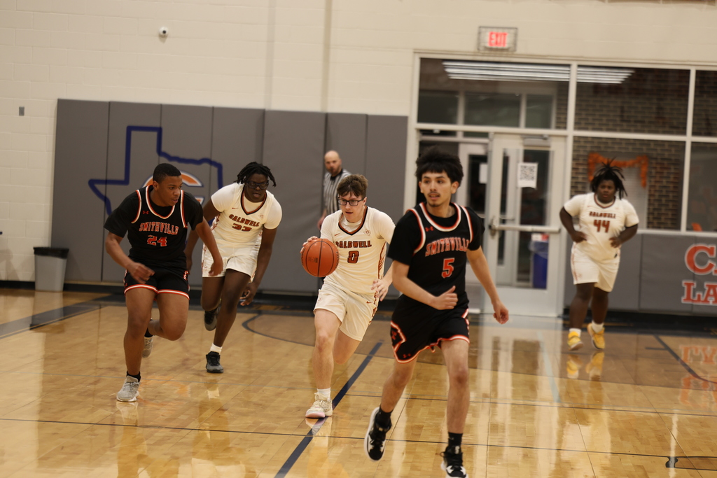 🚨 𝐃𝐈𝐒𝐓𝐑𝐈𝐂𝐓 𝐖𝐈𝐍 🚨 Caldwell Boys Basketball picks up their first district win with a 68–24 victory over Smithville. 🧡🏀 #CaldwellProud #CaldwellISD