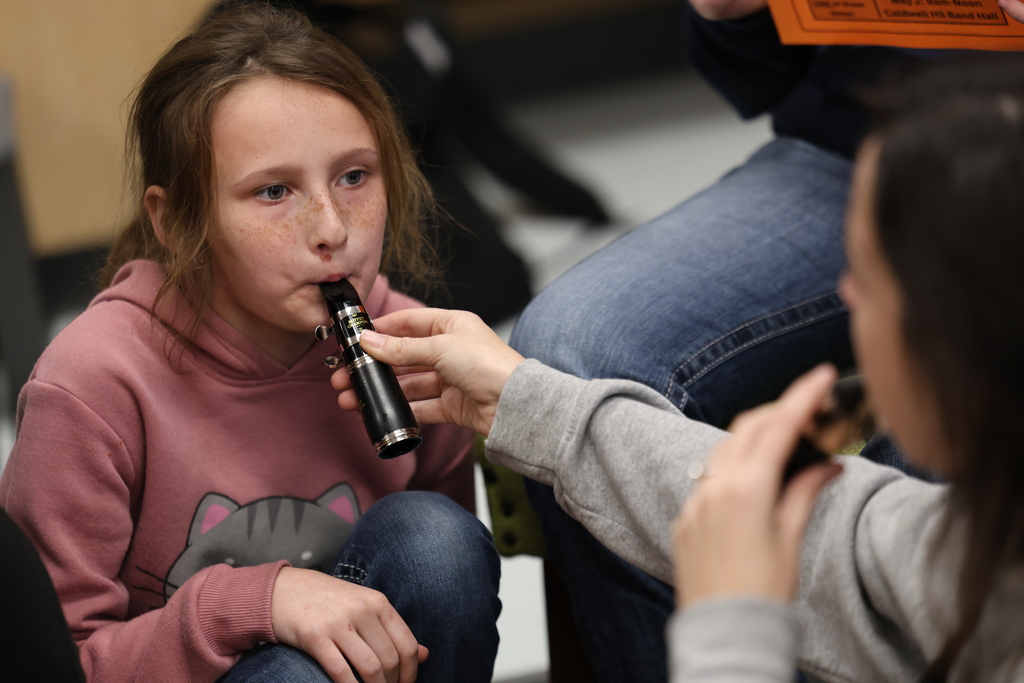 🎶 𝗙𝘂𝘁𝘂𝗿𝗲 𝗛𝗼𝗿𝗻𝗲𝘁 𝗠𝘂𝘀𝗶𝗰𝗶𝗮𝗻𝘀 𝗶𝗻 𝘁𝗵𝗲 𝗠𝗮𝗸𝗶𝗻𝗴! 🎶 Our 5th graders had a blast participating in instrument exploration as they got a sneak peek into what beginner band will look like next year. So much excitement, curiosity, and talent in the room! #CaldwellProud #CaldwellISD