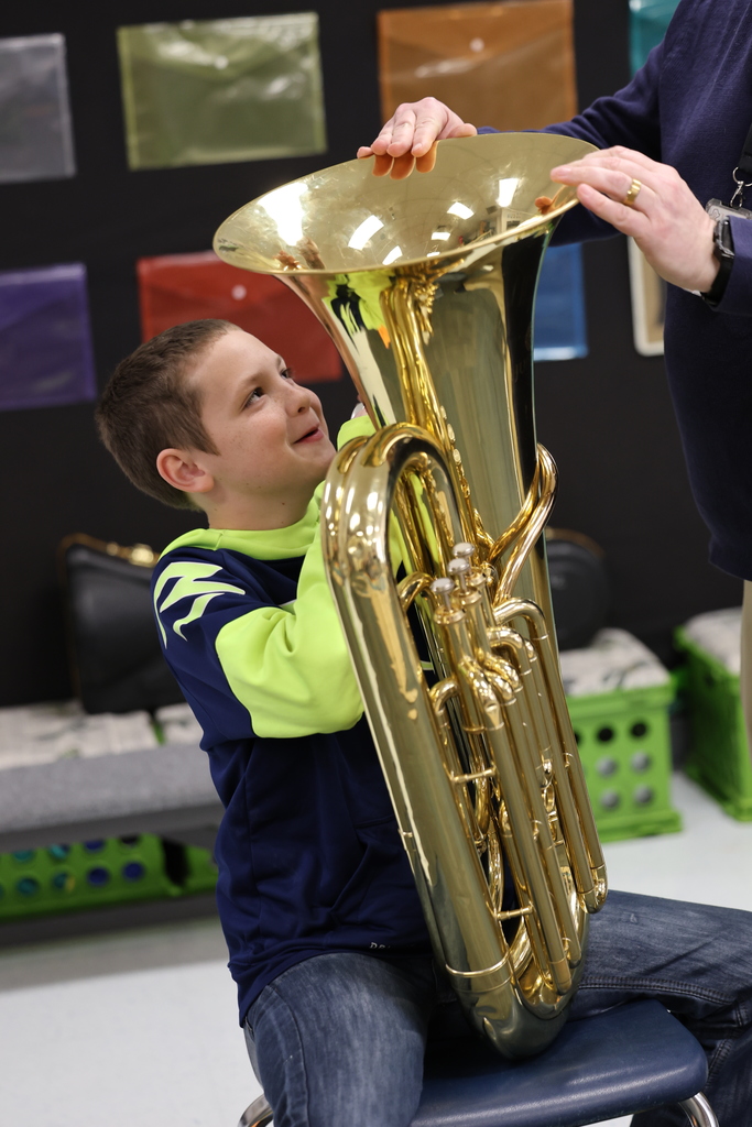 🎶 𝗙𝘂𝘁𝘂𝗿𝗲 𝗛𝗼𝗿𝗻𝗲𝘁 𝗠𝘂𝘀𝗶𝗰𝗶𝗮𝗻𝘀 𝗶𝗻 𝘁𝗵𝗲 𝗠𝗮𝗸𝗶𝗻𝗴! 🎶 Our 5th graders had a blast participating in instrument exploration as they got a sneak peek into what beginner band will look like next year. So much excitement, curiosity, and talent in the room! #CaldwellProud #CaldwellISD