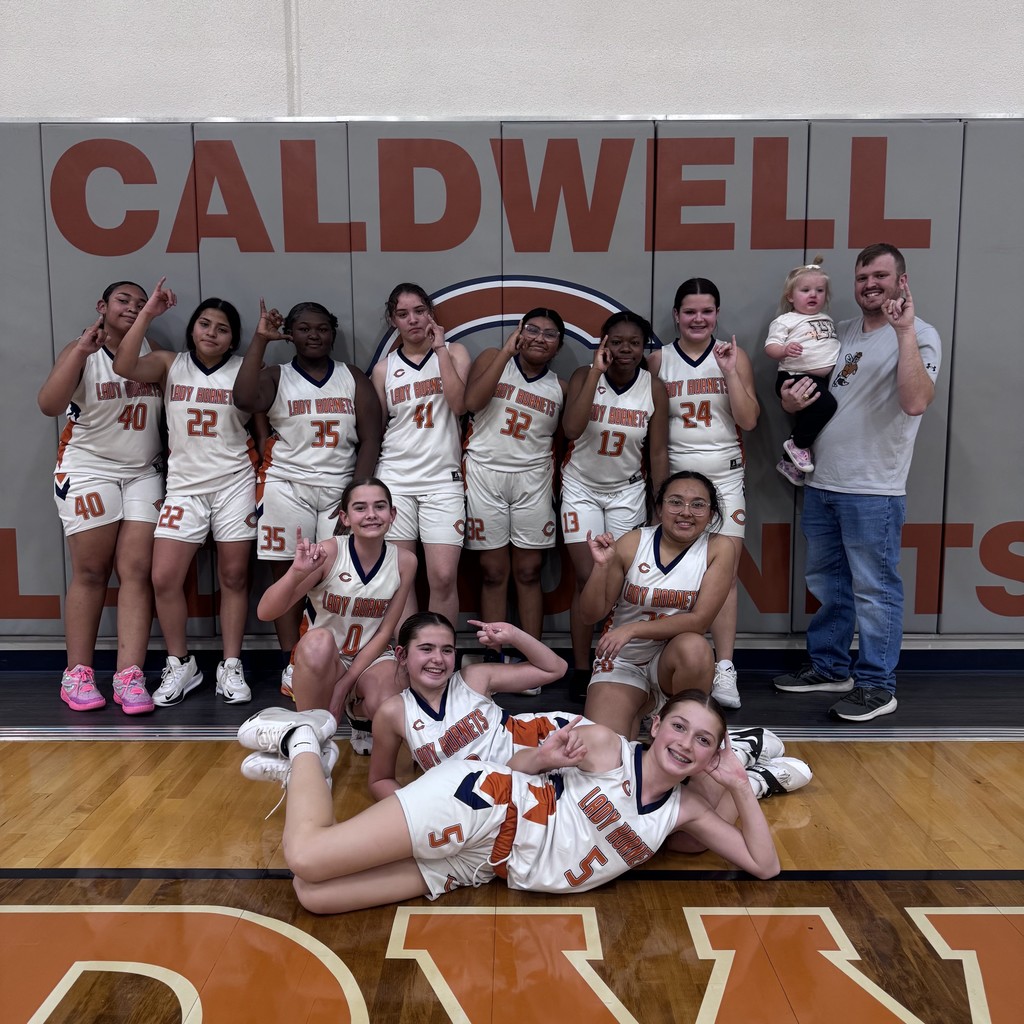 ๐ช๐ต๐ฎ๐ ๐ฎ ๐ป๐ถ๐ด๐ต๐ ๐ณ๐ผ๐ฟ ๐ผ๐๐ฟ ๐๐๐ป๐ถ๐ผ๐ฟ ๐๐ถ๐ด๐ต ๐๐ฎ๐ฑ๐ ๐๐ผ๐ฟ๐ป๐ฒ๐๐! ๐งก๐ All teams closed out the season with wins against Giddings, an incredible way to finish strong. So proud of the hard work and determination shown on the court! #CaldwellProud #CaldwellISD