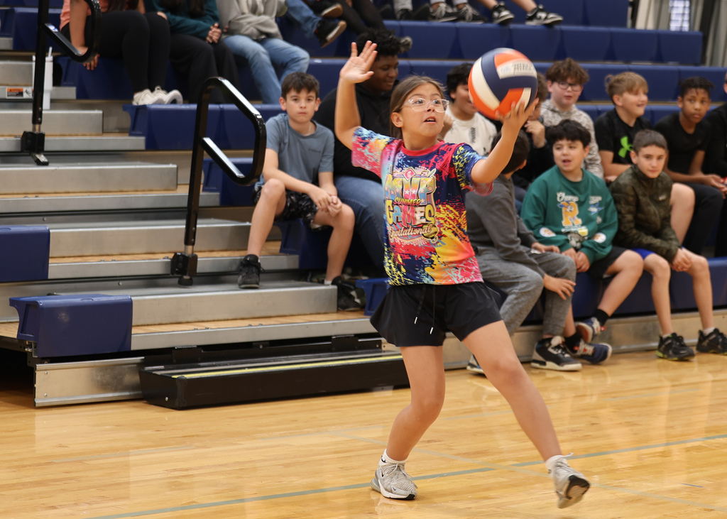 Students vs. Parents… who do you think won? 🏐  Our 𝟲𝘁𝗵 𝗴𝗿𝗮𝗱𝗲 𝘃𝗼𝗹𝗹𝗲𝘆𝗯𝗮𝗹𝗹 𝘁𝗼𝘂𝗿𝗻𝗮𝗺𝗲𝗻𝘁 this morning brought out some great competition, big smiles, and a lot of fun for everyone involved. Thanks to the families who joined us! #CaldwellProud #CaldwellISD