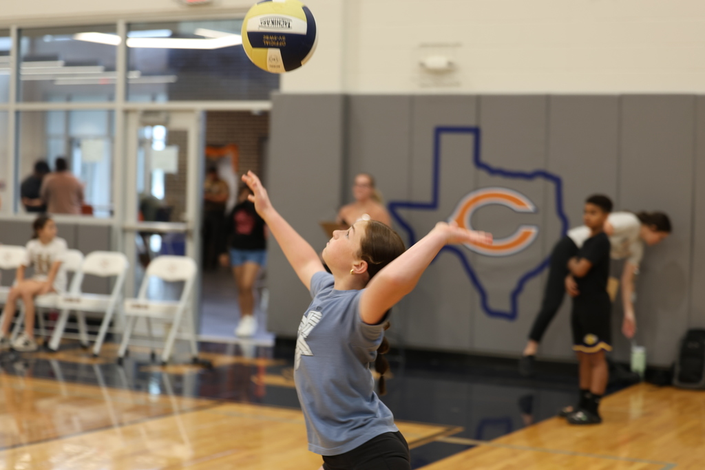Students vs. Parents… who do you think won? 🏐  Our 𝟲𝘁𝗵 𝗴𝗿𝗮𝗱𝗲 𝘃𝗼𝗹𝗹𝗲𝘆𝗯𝗮𝗹𝗹 𝘁𝗼𝘂𝗿𝗻𝗮𝗺𝗲𝗻𝘁 this morning brought out some great competition, big smiles, and a lot of fun for everyone involved. Thanks to the families who joined us! #CaldwellProud #CaldwellISD