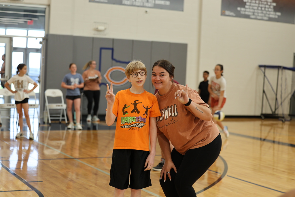 Students vs. Parents… who do you think won? 🏐  Our 𝟲𝘁𝗵 𝗴𝗿𝗮𝗱𝗲 𝘃𝗼𝗹𝗹𝗲𝘆𝗯𝗮𝗹𝗹 𝘁𝗼𝘂𝗿𝗻𝗮𝗺𝗲𝗻𝘁 this morning brought out some great competition, big smiles, and a lot of fun for everyone involved. Thanks to the families who joined us! #CaldwellProud #CaldwellISD